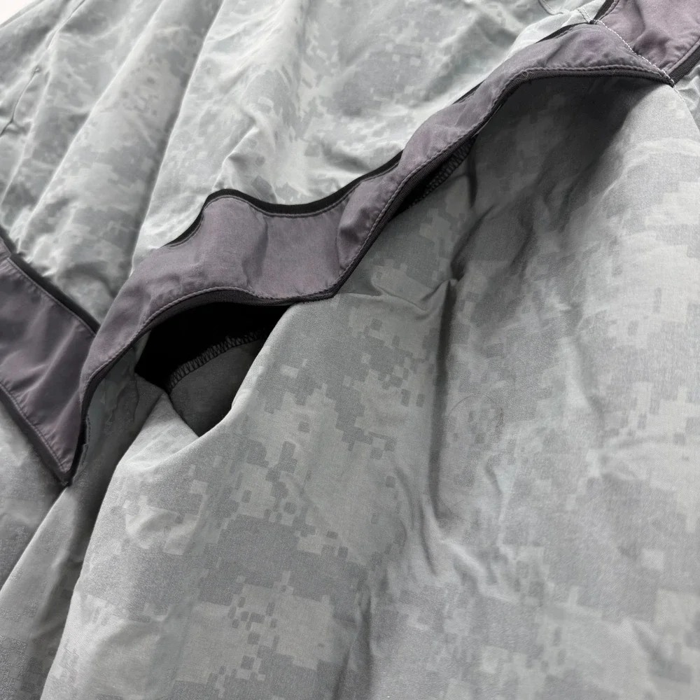 US Army IPFU Jacket Mens Medium‎ Long Gray Digital Camo Reflective Training Coat